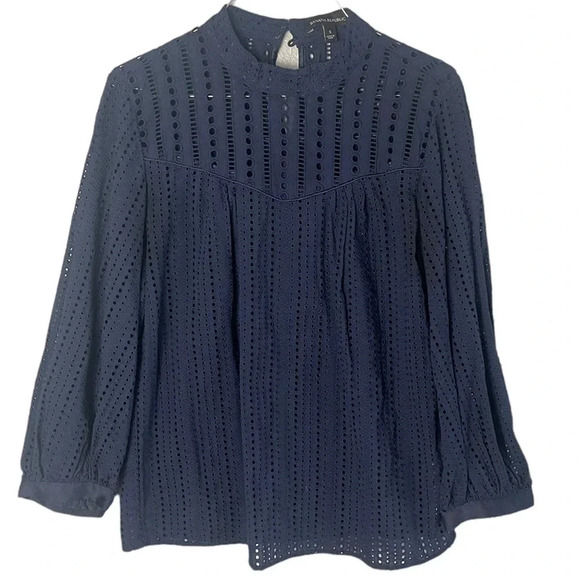 Banana Republic Women’s Sz Small Eyelet Mock Neck Blouse in Navy Blue - Picture 3 of 10